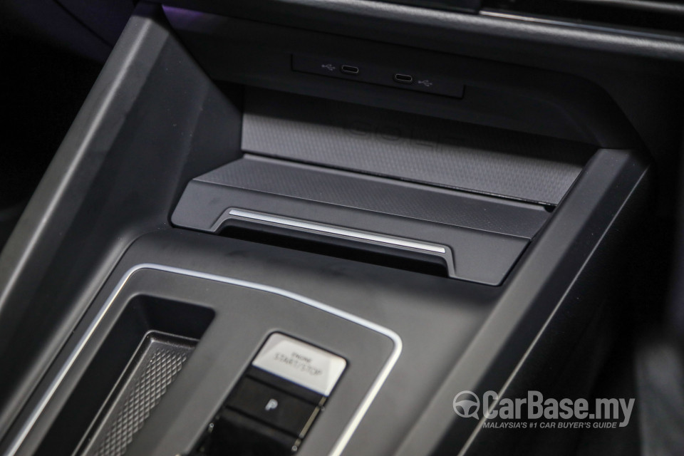 Volkswagen Golf R Mk8 R (2022) Interior