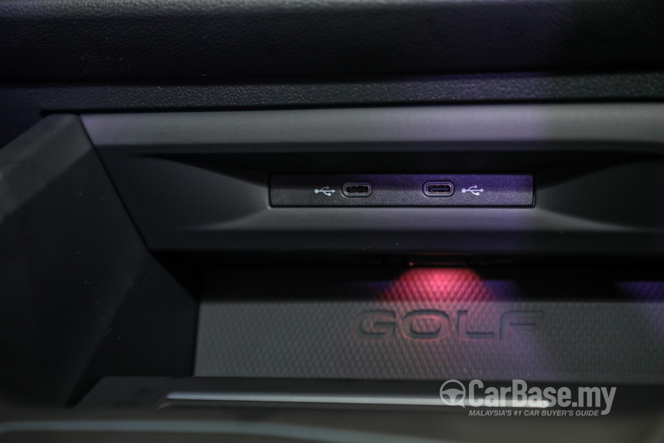 Volkswagen Golf R Mk8 R (2022) Interior