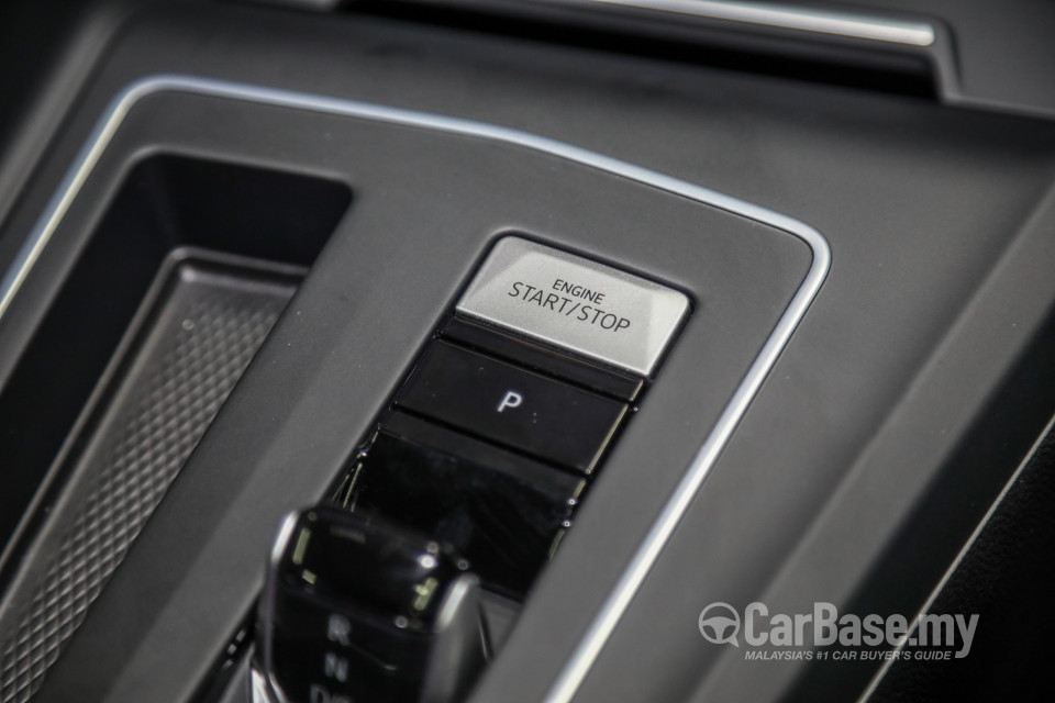 Volkswagen Golf R Mk8 R (2022) Interior