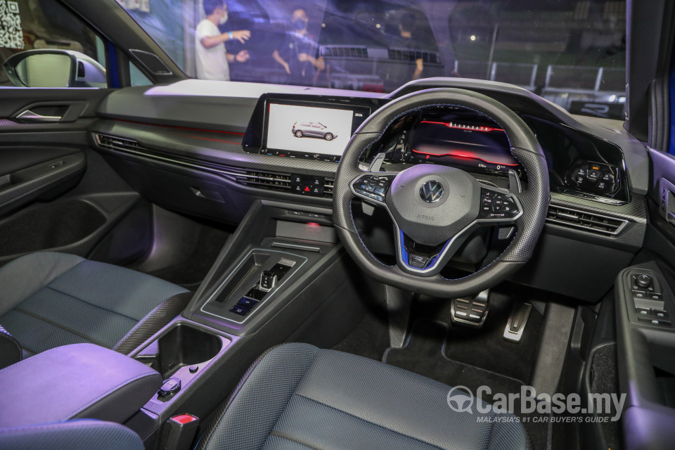 Volkswagen Golf R Mk8 (2022) Interior