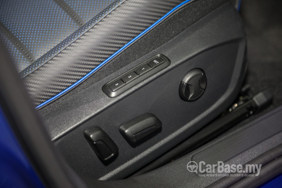 Volkswagen Golf R Mk8 R (2022) Interior