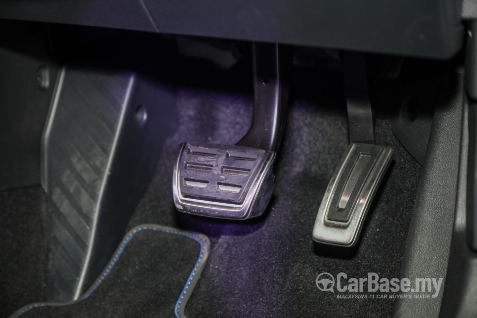 Volkswagen Golf R Mk8 R (2022) Interior
