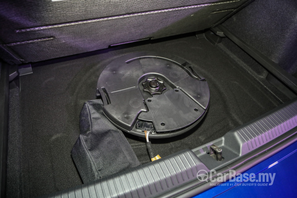 Volkswagen Golf R Mk8 R (2022) Interior
