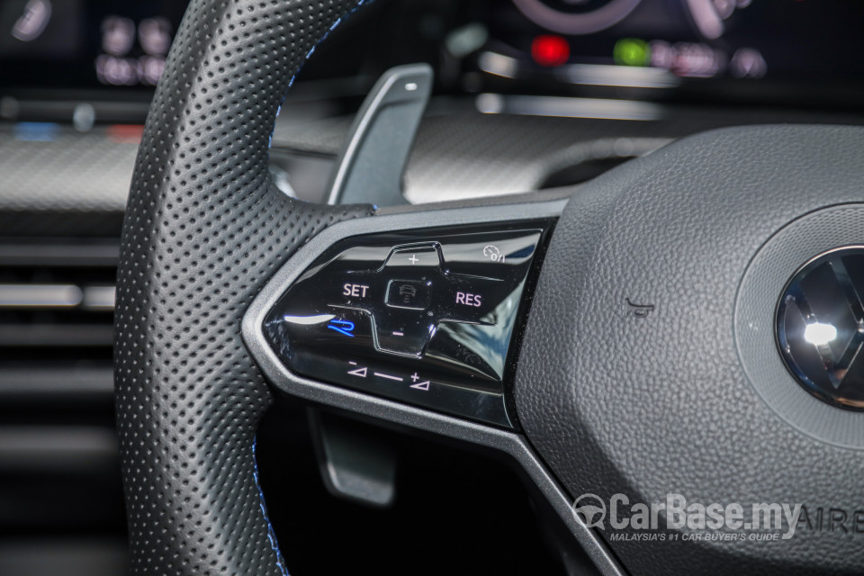 Volkswagen Golf R Mk8 R (2022) Interior