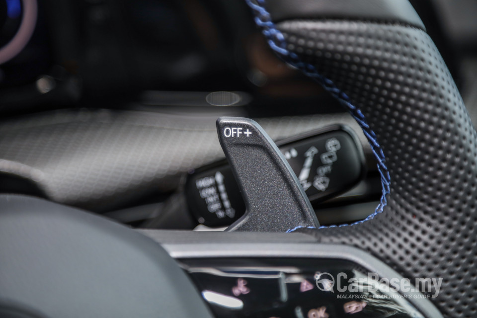 Volkswagen Golf R Mk8 R (2022) Interior