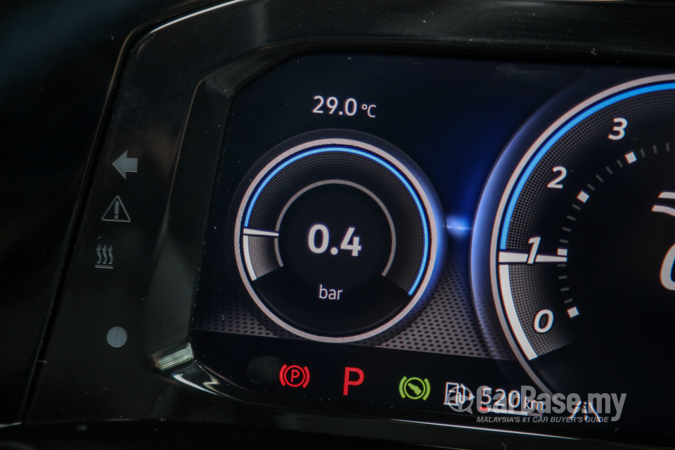 Volkswagen Golf R Mk8 R (2022) Interior