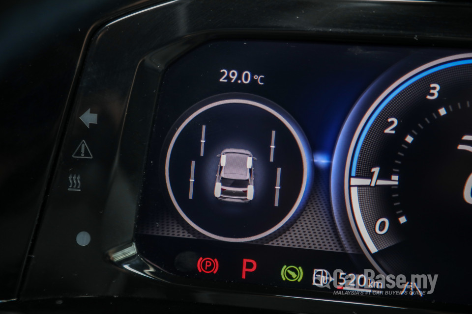 Volkswagen Golf R Mk8 R (2022) Interior