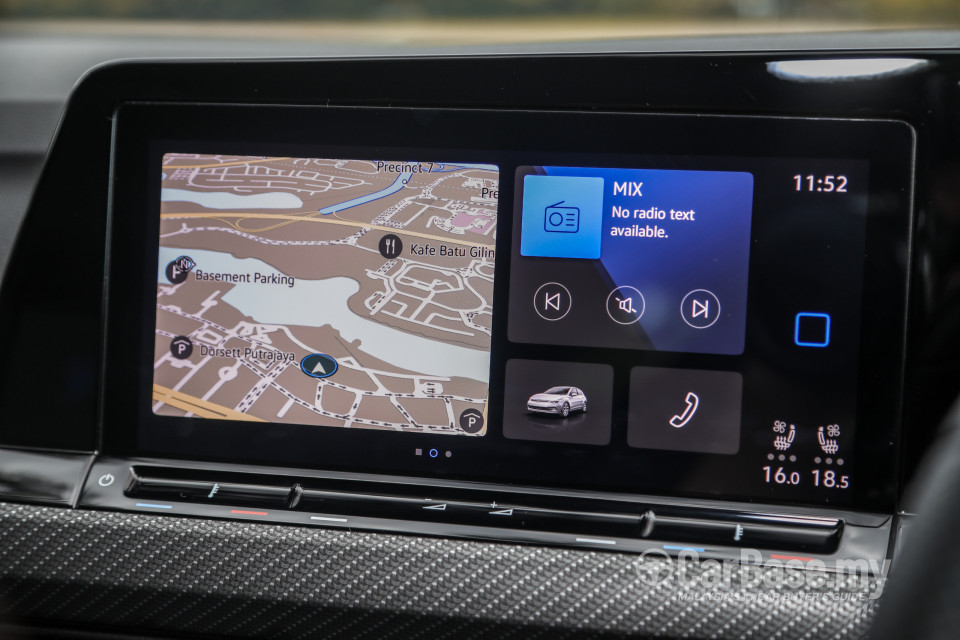 Volkswagen Golf R Mk8 R (2022) Interior