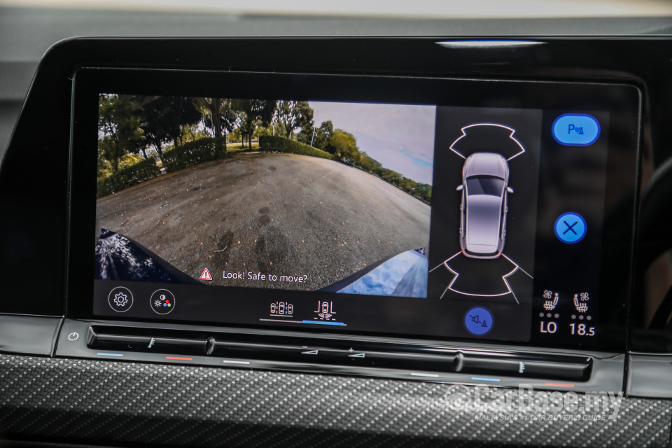 Volkswagen Golf R Mk8 R (2022) Interior
