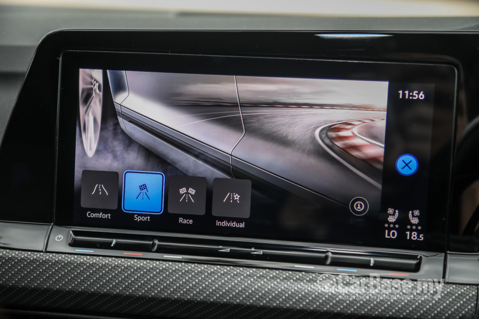 Volkswagen Golf R Mk8 R (2022) Interior