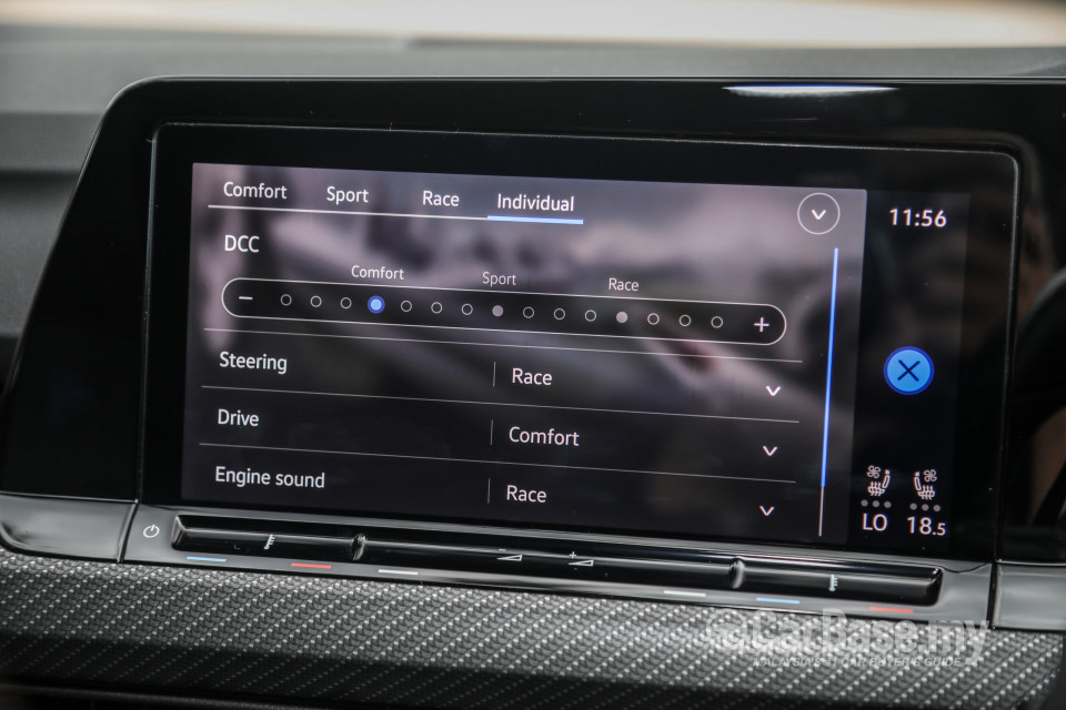 Volkswagen Golf R Mk8 R (2022) Interior