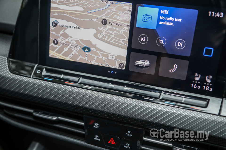 Volkswagen Golf R Mk8 R (2022) Interior