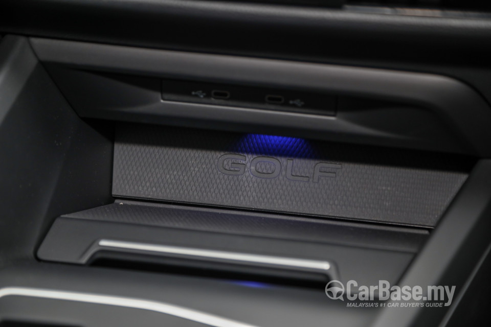 Volkswagen Golf R Mk8 R (2022) Interior