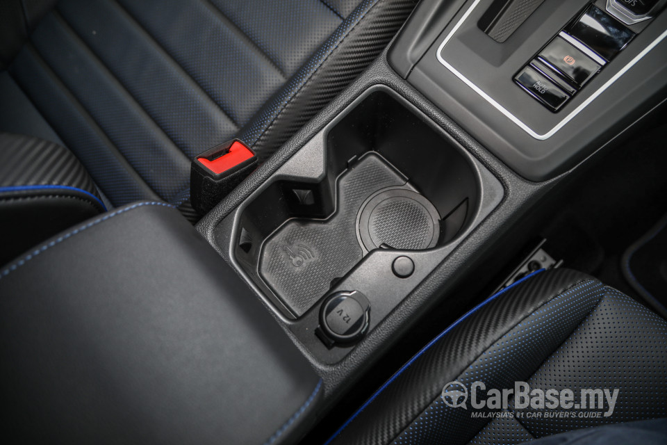 Volkswagen Golf R Mk8 R (2022) Interior