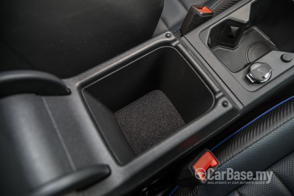 Volkswagen Golf R Mk8 R (2022) Interior