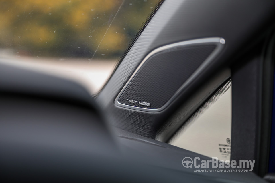 Volkswagen Golf R Mk8 R (2022) Interior