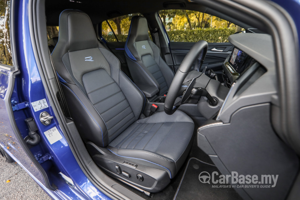 Volkswagen Golf R Mk8 R (2022) Interior