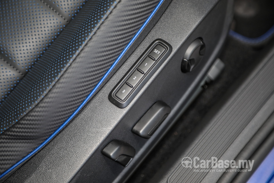 Volkswagen Golf R Mk8 R (2022) Interior