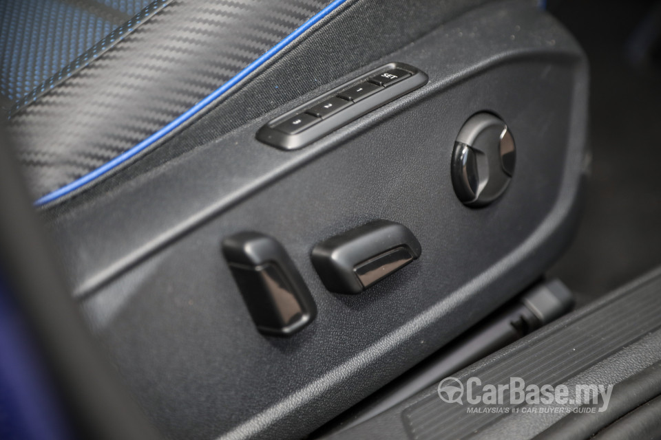 Volkswagen Golf R Mk8 R (2022) Interior
