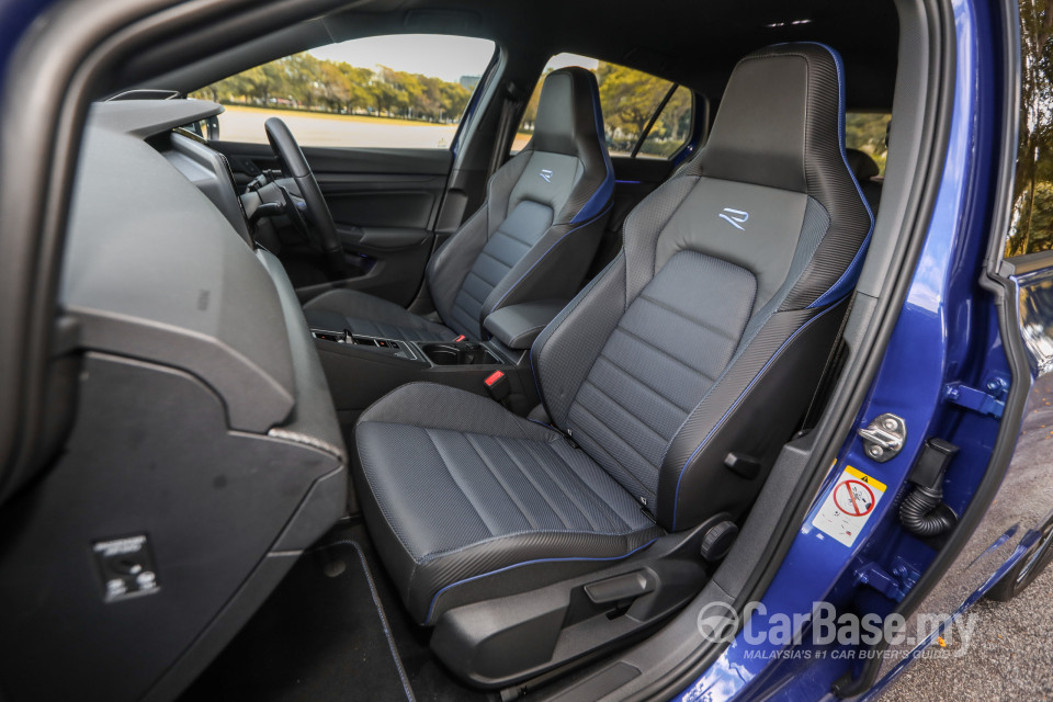 Volkswagen Golf R Mk8 R (2022) Interior