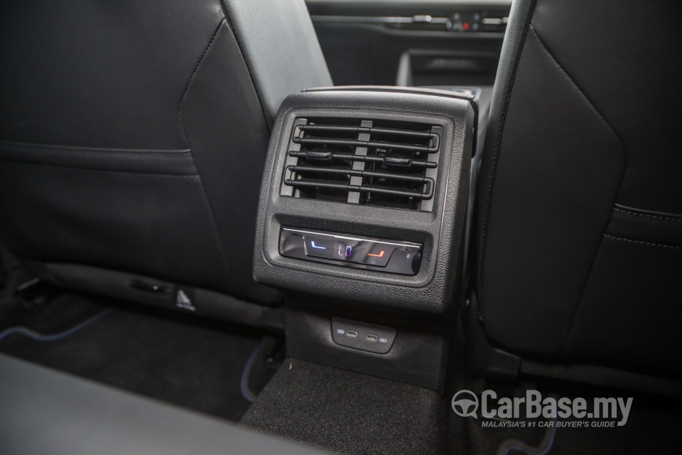 Volkswagen Golf R Mk8 R (2022) Interior