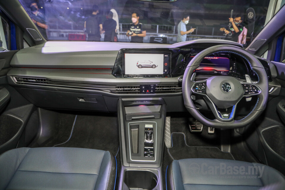 Volkswagen Golf R Mk8 (2022) Interior