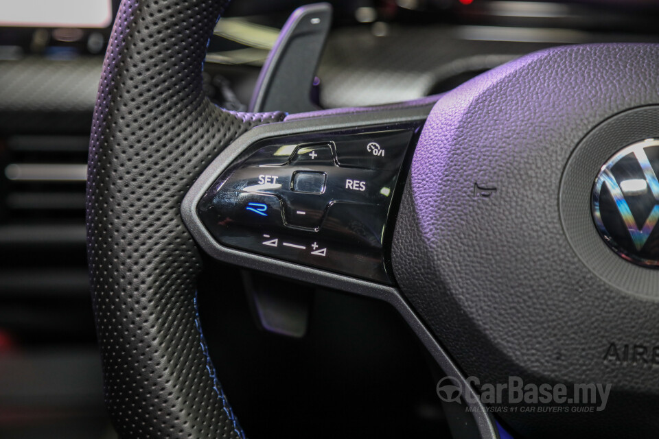 Volkswagen Golf R Mk8 R (2022) Interior