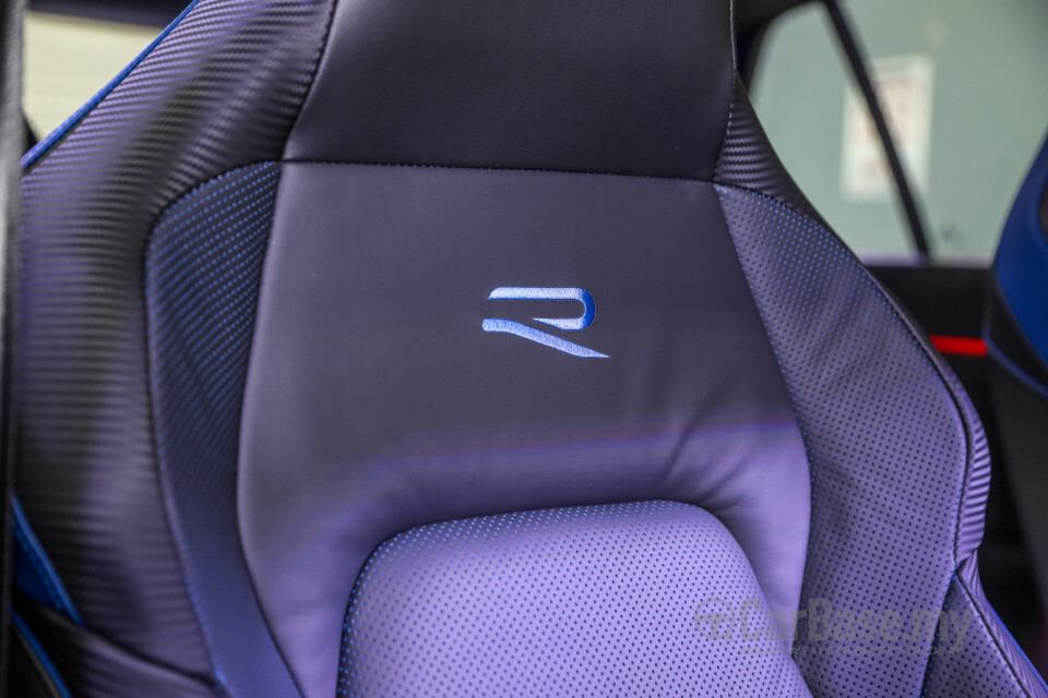 Volkswagen Golf R Mk8 R (2022) Interior