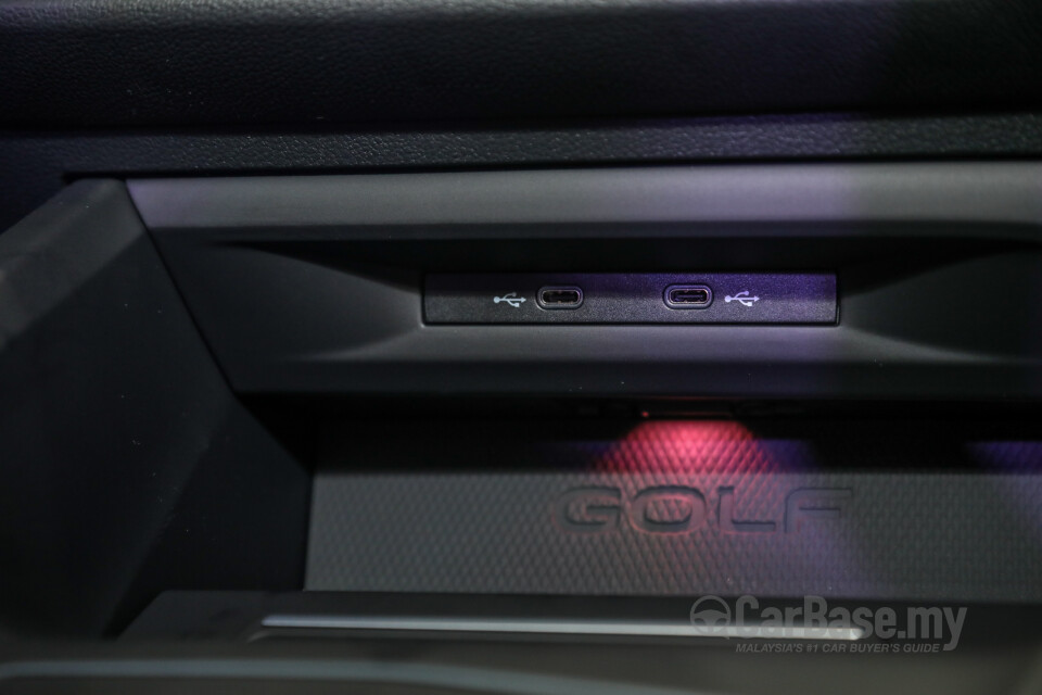 Volkswagen Golf R Mk8 R (2022) Interior