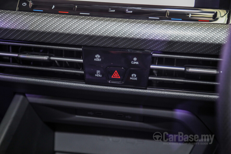 Volkswagen Golf R Mk8 R (2022) Interior