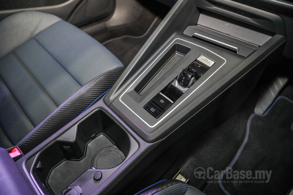 Volkswagen Golf R Mk8 R (2022) Interior