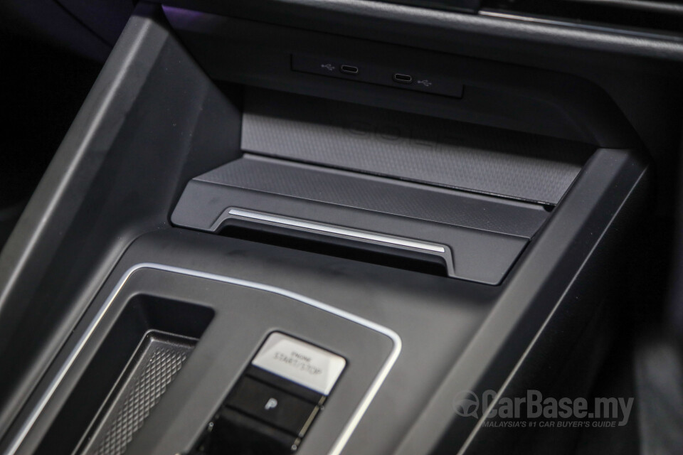 Volkswagen Golf R Mk8 R (2022) Interior