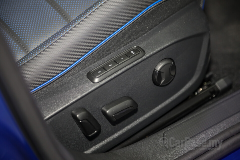 Volkswagen Golf R Mk8 R (2022) Interior