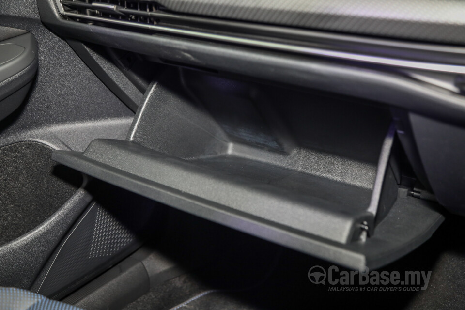 Volkswagen Golf R Mk8 R (2022) Interior