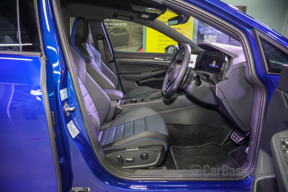 Volkswagen Golf R Mk8 R (2022) Interior