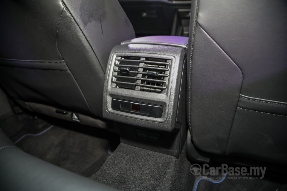 Volkswagen Golf R Mk8 R (2022) Interior