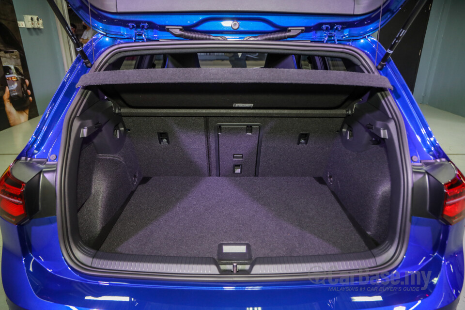 Volkswagen Golf R Mk8 R (2022) Interior