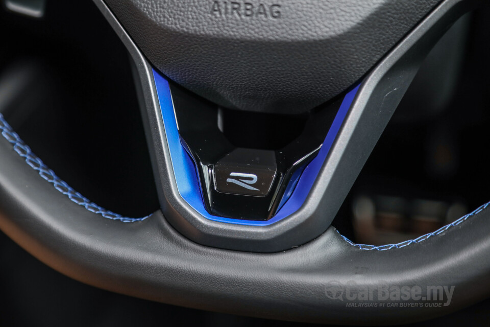 Volkswagen Golf R Mk8 R (2022) Interior