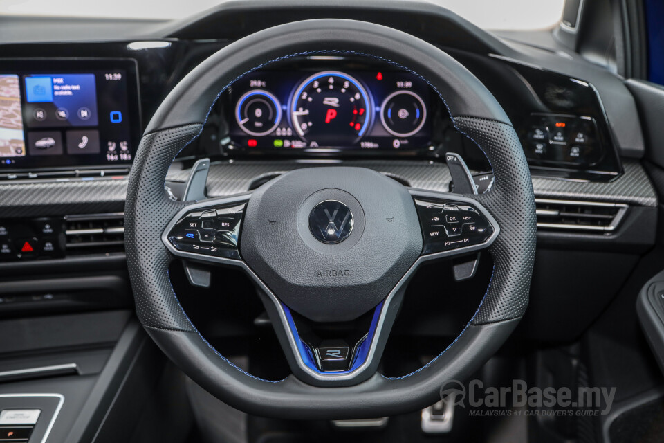 Volkswagen Golf R Mk8 (2022) Interior