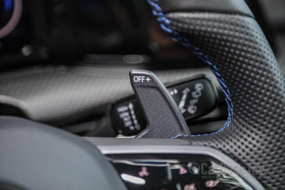 Volkswagen Golf R Mk8 R (2022) Interior