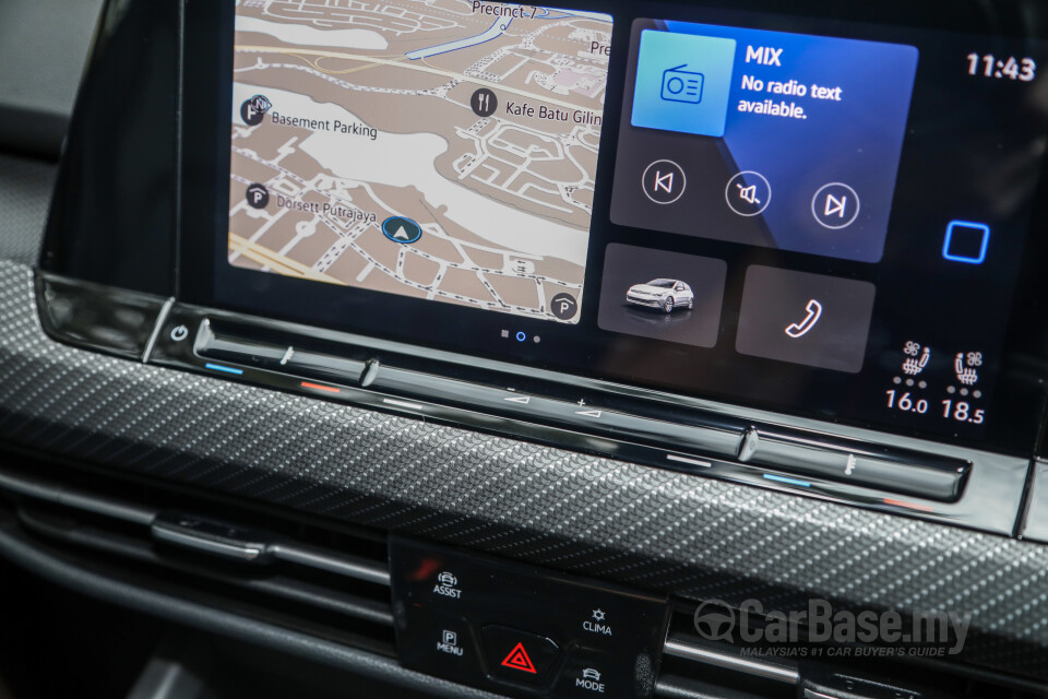 Volkswagen Golf R Mk8 R (2022) Interior