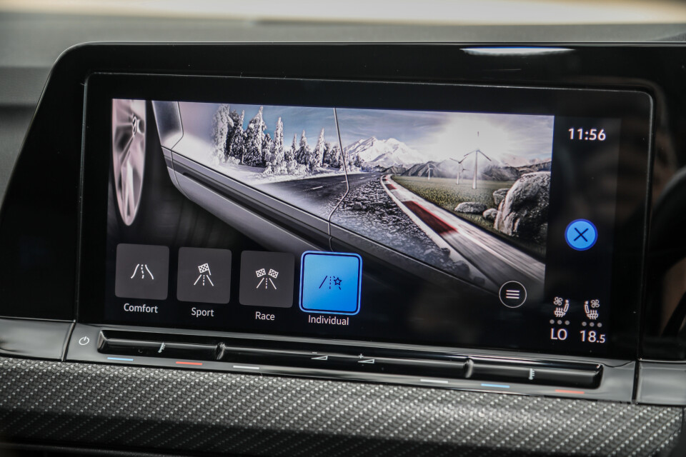 Volkswagen Golf R Mk8 R (2022) Interior