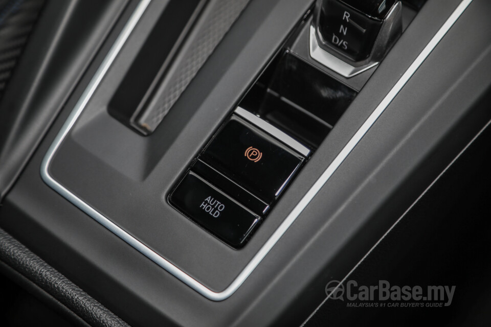Volkswagen Golf R Mk8 R (2022) Interior