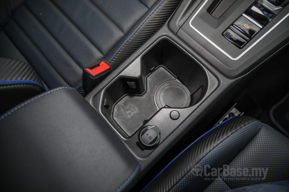 Volkswagen Golf R Mk8 R (2022) Interior