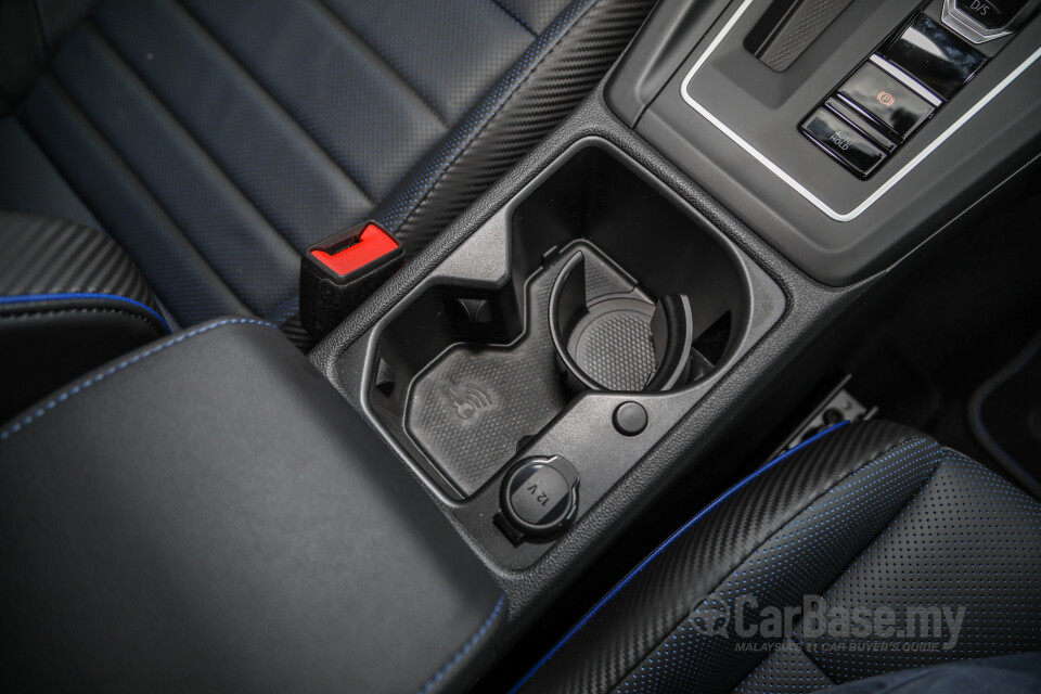 Volkswagen Golf R Mk8 R (2022) Interior