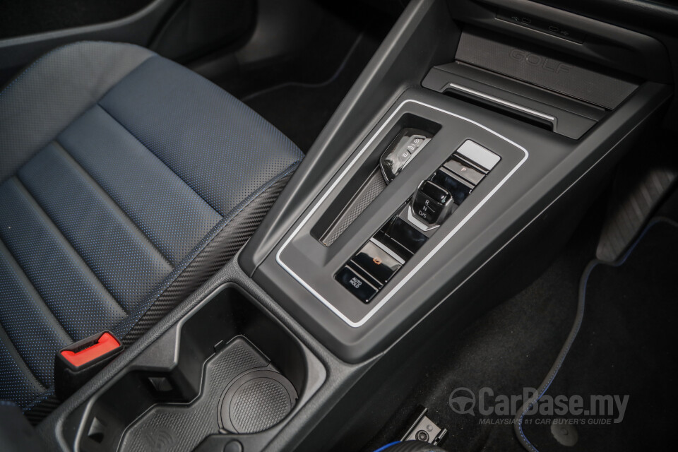 Volkswagen Golf R Mk8 R (2022) Interior