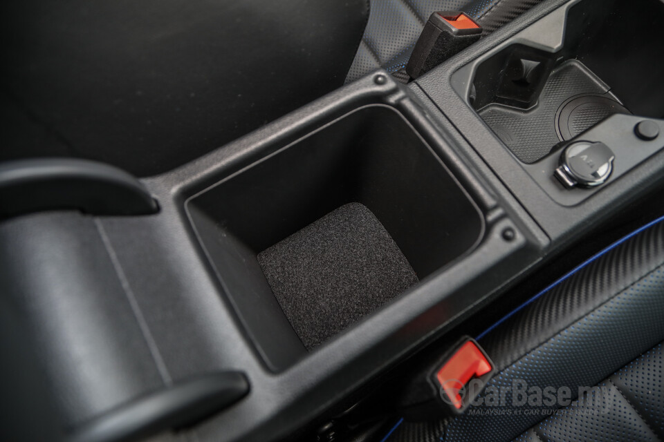 Volkswagen Golf R Mk8 R (2022) Interior