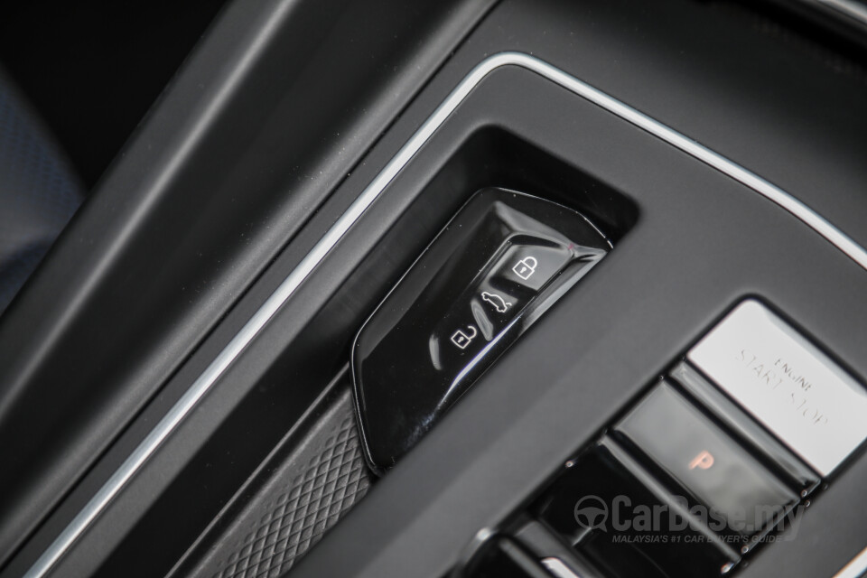Volkswagen Golf R Mk8 R (2022) Interior