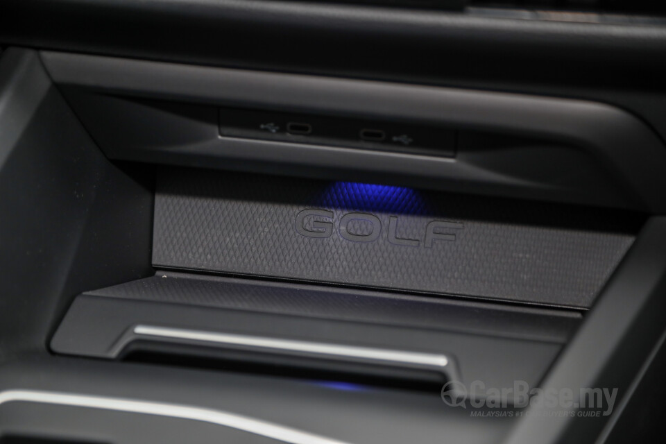 Volkswagen Golf R Mk8 R (2022) Interior