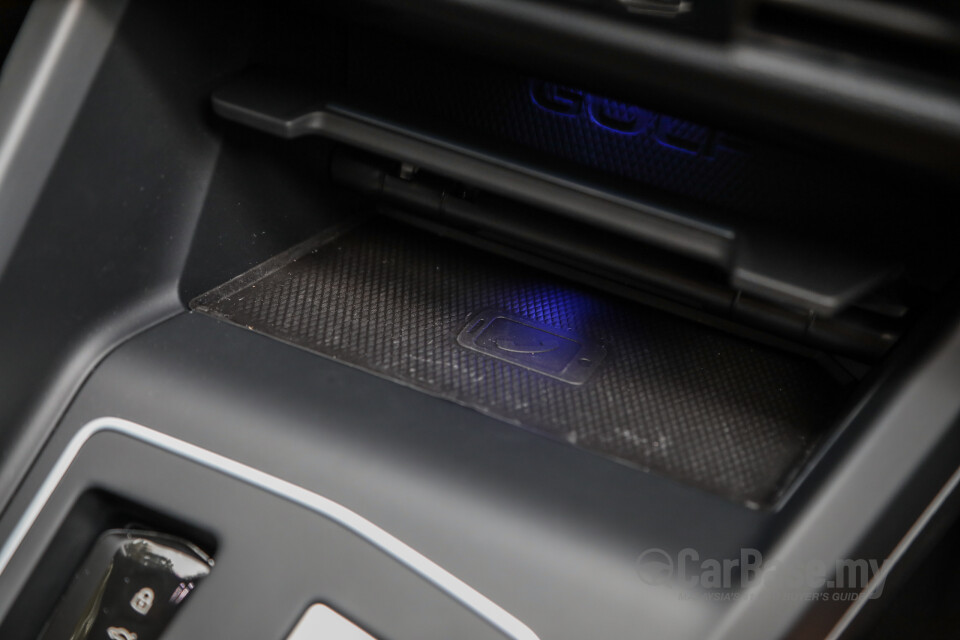 Volkswagen Golf R Mk8 R (2022) Interior
